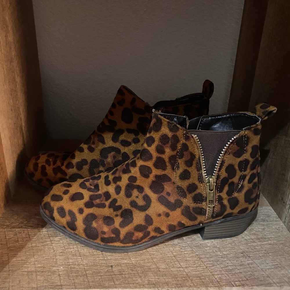 Suede cheetah booties!